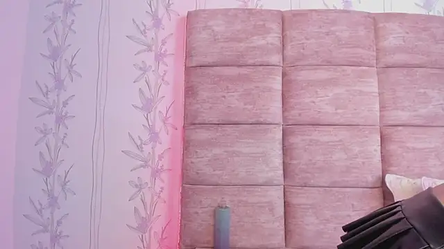 HazelMoret online show from 02.07.25