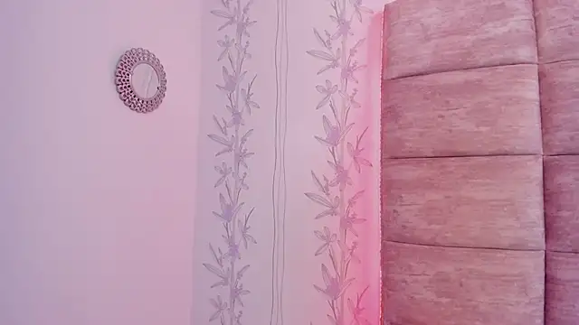 HazelMoret online show from 02.10.25