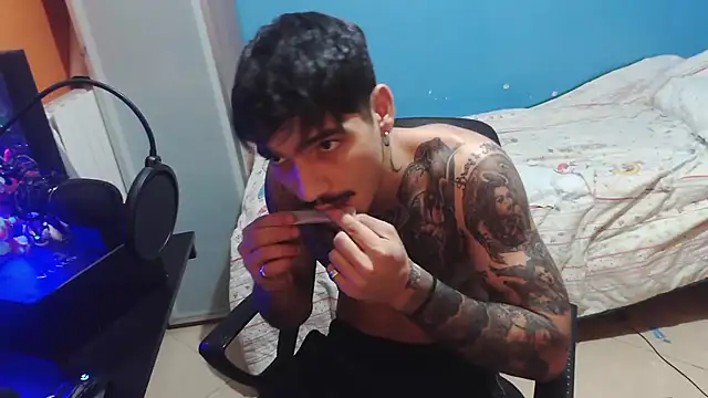 Badboyi1997 online show from 10.12.25