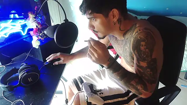 Badboyi1997 online show from 10.14.25