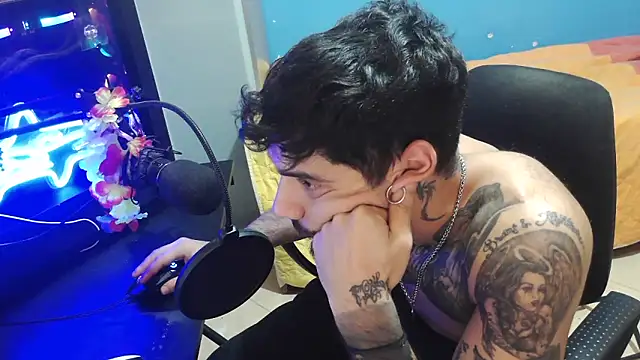 Badboyi1997 online show from 10.25.25