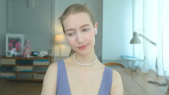 Snapshot of solar_bella chatting on 01.26.25 solar bella online show from 01.26.25