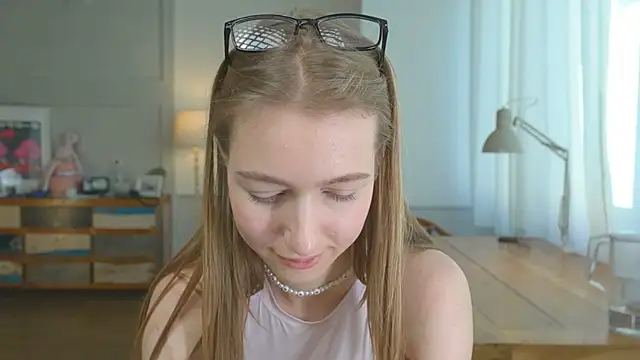 Snapshot of solar_bella chatting on 02.08.25 solar bella online show from 02.08.25