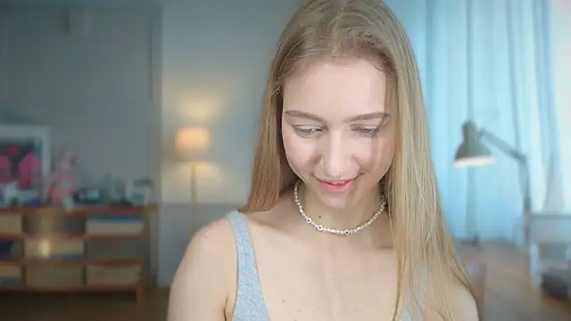 Snapshot of solar_bella chatting on 03.15.25 solar bella online show from 03.15.25