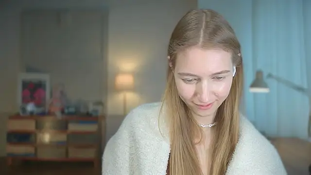 Snapshot of solar_bella chatting on 03.17.25 solar bella online show from 03.17.25