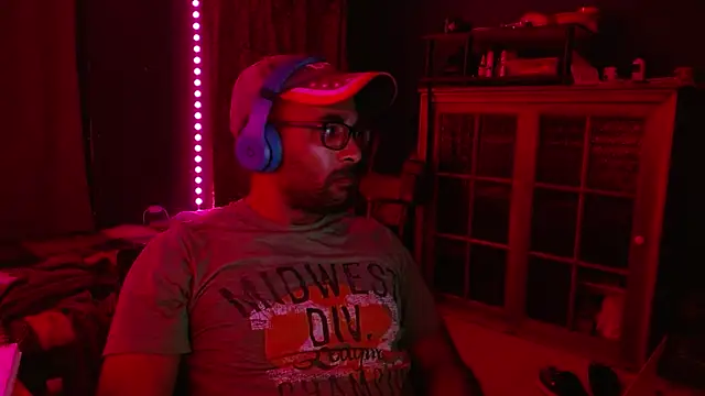 Snapshot of _______the chatting on 12.19.25 the online show from 12.19.25