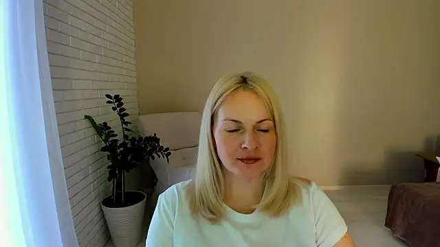 Snapshot of Alicee_Gracee chatting on 02.11.26 Alicee Gracee online show from 02.11.26