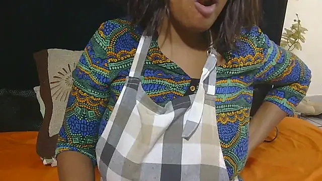 MaximTease24 online show from 09.19.25