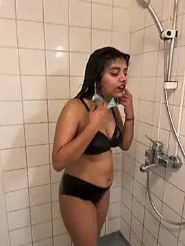 Snapshot of ScarletAss chatting on 01.01.25 ScarletAss online show from 01.01.25