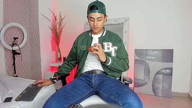 Lucii fer  online show from 04.28.26
