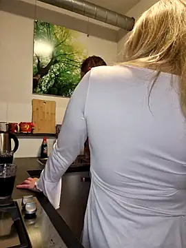 Snapshot of CoupleKitty chatting on 11.04.25 CoupleKitty online show from 11.04.25