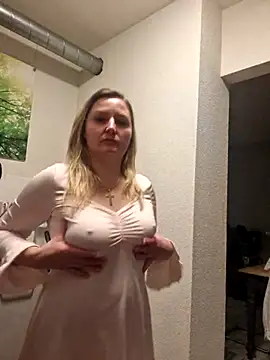 Snapshot of CoupleKitty chatting on 11.06.25 CoupleKitty online show from 11.06.25