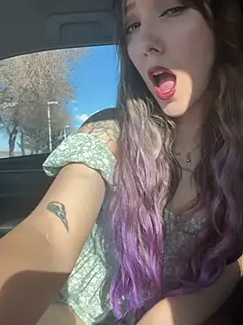 Snapshot of thevixenviolet chatting on 04.15.26 thevixenviolet online show from 04.15.26