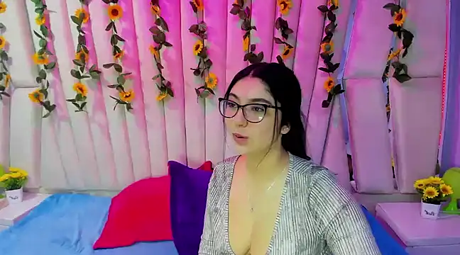 Lucy Anall  online show from 01.15.25