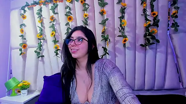 Lucy Anall  online show from 03.21.25