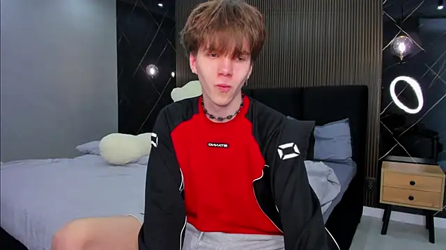 Snapshot of braxiboy chatting on 02.01.25 braxiboy online show from 02.01.25