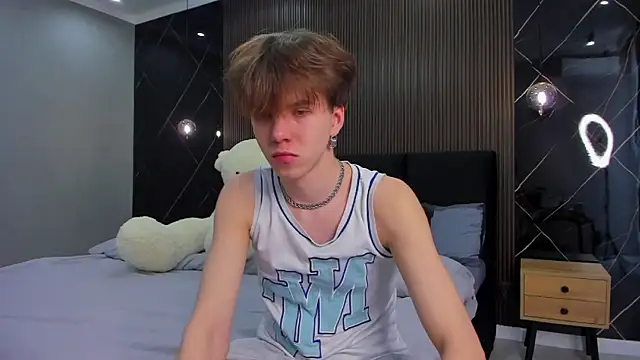 Snapshot of braxiboy chatting on 02.02.25 braxiboy online show from 02.02.25