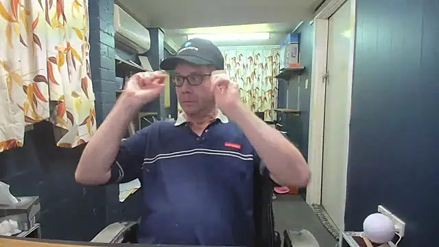 Snapshot of tilobinder chatting on 11.24.25 tilobinder online show from 11.24.25