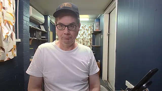 Snapshot of tilobinder chatting on 01.19.26 tilobinder online show from 01.19.26