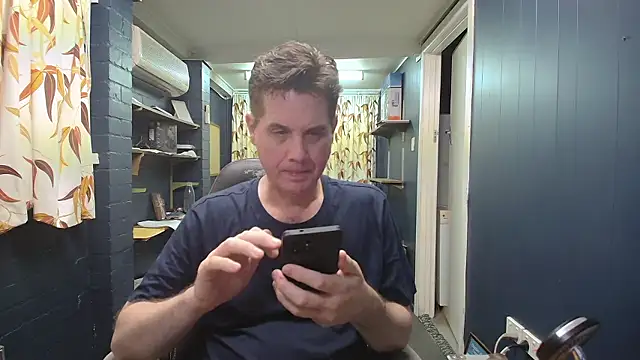 Snapshot of tilobinder chatting on 02.18.26 tilobinder online show from 02.18.26