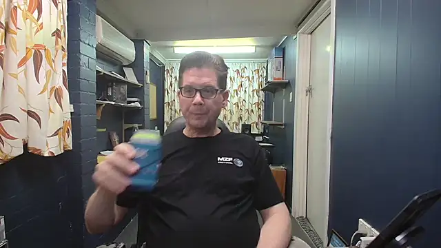 Snapshot of tilobinder chatting on 02.22.26 tilobinder online show from 02.22.26