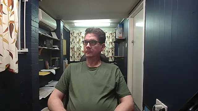 Snapshot of tilobinder chatting on 02.26.26 tilobinder online show from 02.26.26