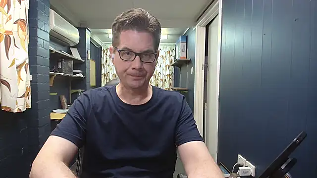 Snapshot of tilobinder chatting on 02.28.26 tilobinder online show from 02.28.26