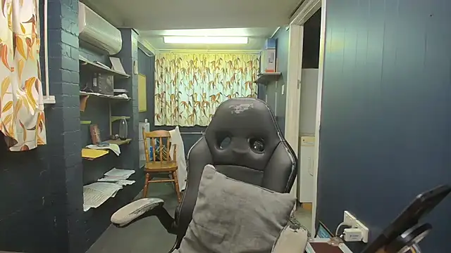 Snapshot of tilobinder chatting on 03.06.26 tilobinder online show from 03.06.26