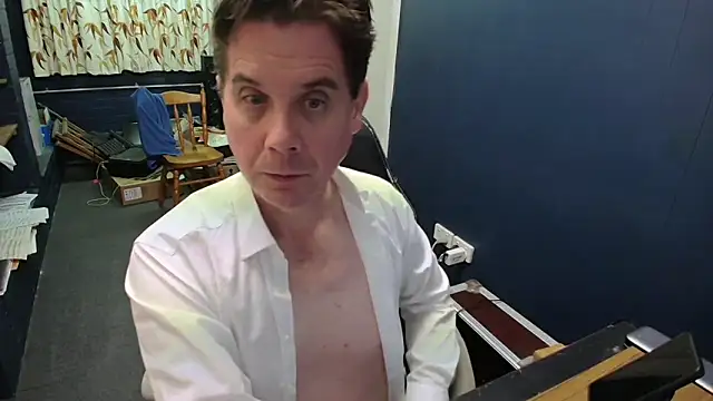 Snapshot of tilobinder chatting on 03.27.26 tilobinder online show from 03.27.26