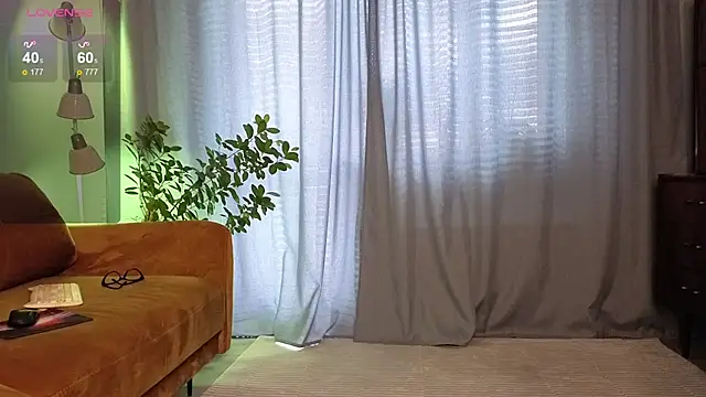 Snapshot of Your_dream_Alice chatting on 09.29.25 Your dream Alice online show from 09.29.25