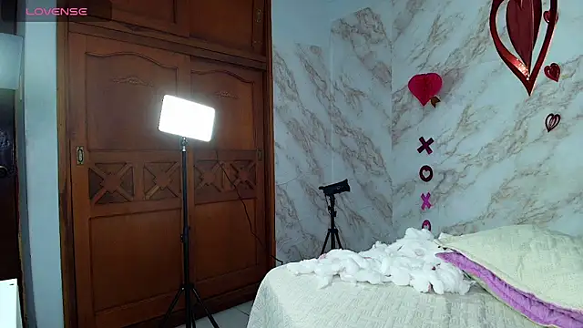 Snapshot of lucia_brown chatting on 02.14.25 lucia brown online show from 02.14.25