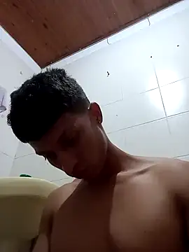 Snapshot of wolf_james123 chatting on 01.14.25 wolf james123 online show from 01.14.25