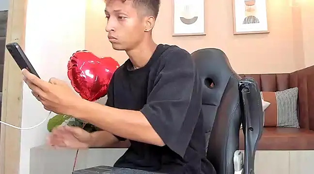 Snapshot of wolf_james123 chatting on 02.12.25 wolf james123 online show from 02.12.25