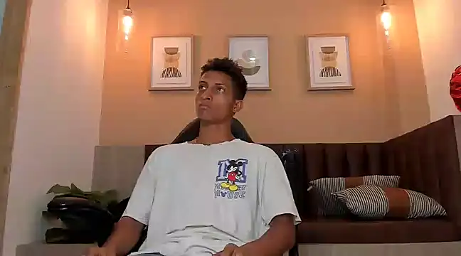 Snapshot of wolf_james123 chatting on 02.15.25 wolf james123 online show from 02.15.25