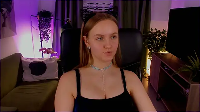 Snapshot of KellyPoter chatting on 12.14.24 KellyPoter online show from 12.14.24