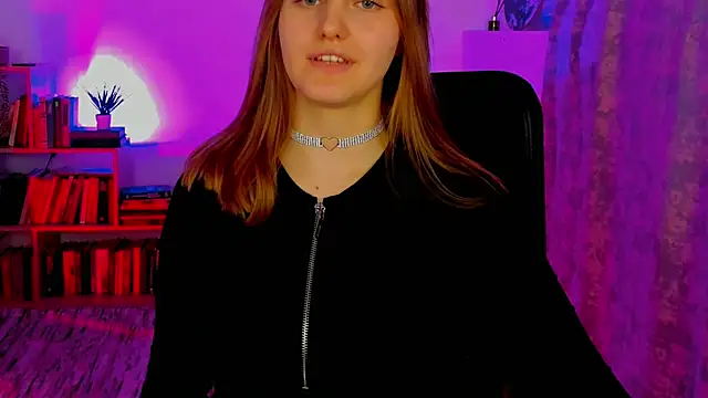 Snapshot of KellyPoter chatting on 12.21.24 KellyPoter online show from 12.21.24