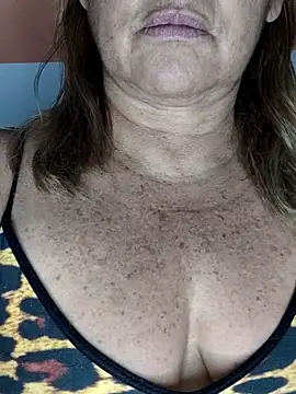 Kasandra Ho online show from 10.21.25