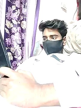 Snapshot of piyush_7inch chatting on 12.13.24 piyush 7inch online show from 12.13.24
