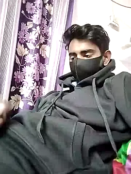 Snapshot of piyush_7inch chatting on 12.18.24 piyush 7inch online show from 12.18.24