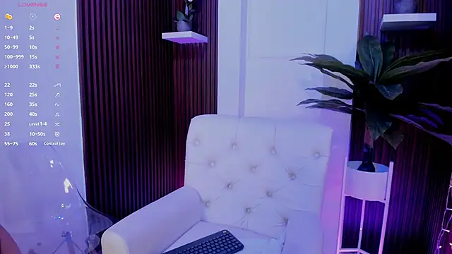 Snapshot of CattleyaScaly chatting on 12.18.24 CattleyaScaly online show from 12.18.24