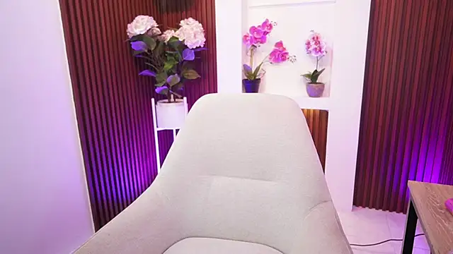 Snapshot of CattleyaScaly chatting on 09.18.25 CattleyaScaly online show from 09.18.25