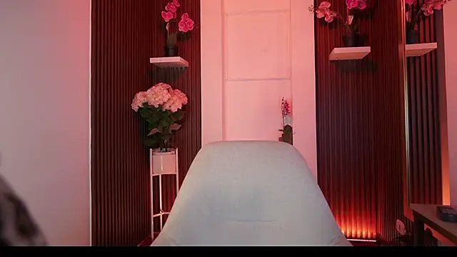 Snapshot of CattleyaScaly chatting on 10.20.25 CattleyaScaly online show from 10.20.25