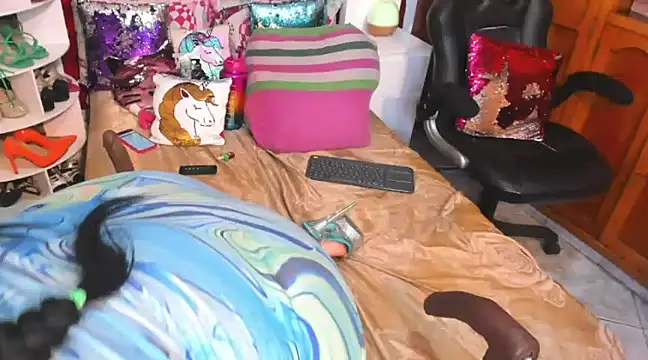 Snapshot of larafoxter chatting on 12.07.24 larafoxter online show from 12.07.24