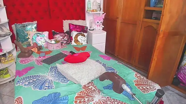 Snapshot of larafoxter chatting on 03.13.25 larafoxter online show from 03.13.25