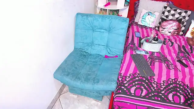 Snapshot of larafoxter chatting on 02.13.26 larafoxter online show from 02.13.26