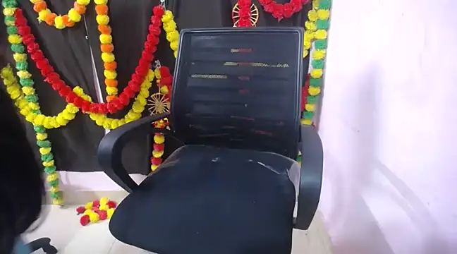 gulabo-Queen online show from 12.09.24