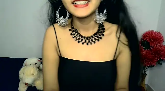 Snapshot of SUZY_FROMUS chatting on 12.08.24 SUZY FROMUS online show from 12.08.24