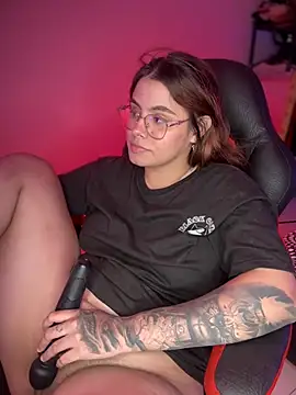 Snapshot of Yuli_zuha chatting on 12.17.24 Yuli zuha online show from 12.17.24