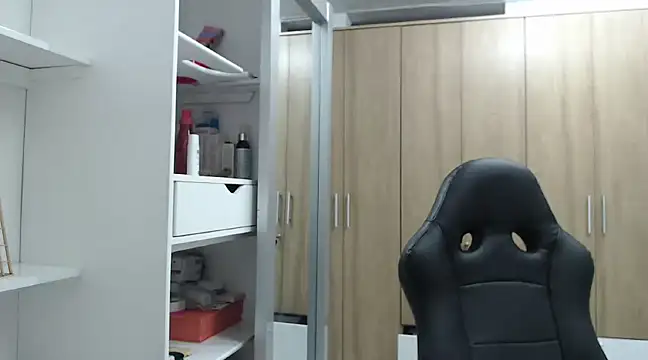 Snapshot of RoxanaLove9 chatting on 01.02.25 RoxanaLove9 online show from 01.02.25