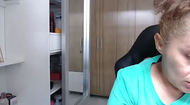 Snapshot of RoxanaLove9 chatting on 01.02.25 RoxanaLove9 online show from 01.02.25